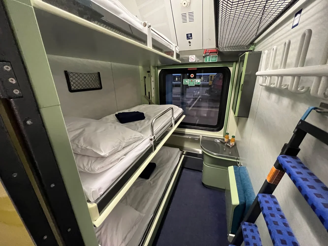 bunk beds on a euronight sleeper train
