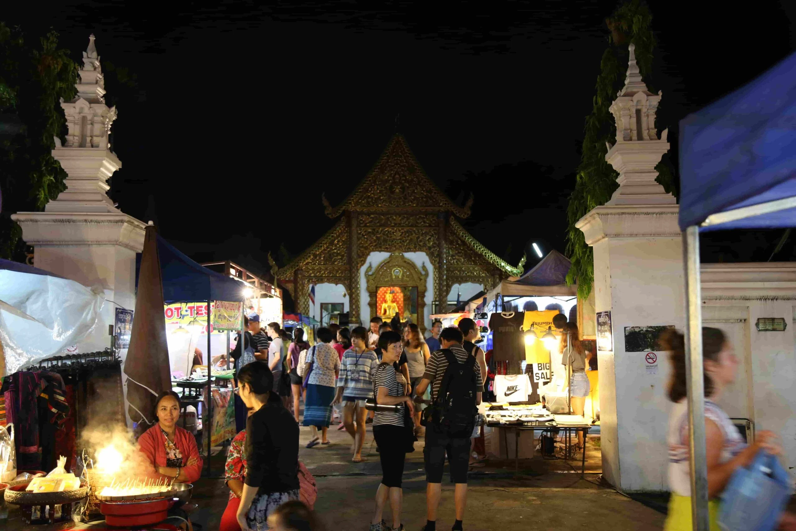 Wua Lai Walking Street