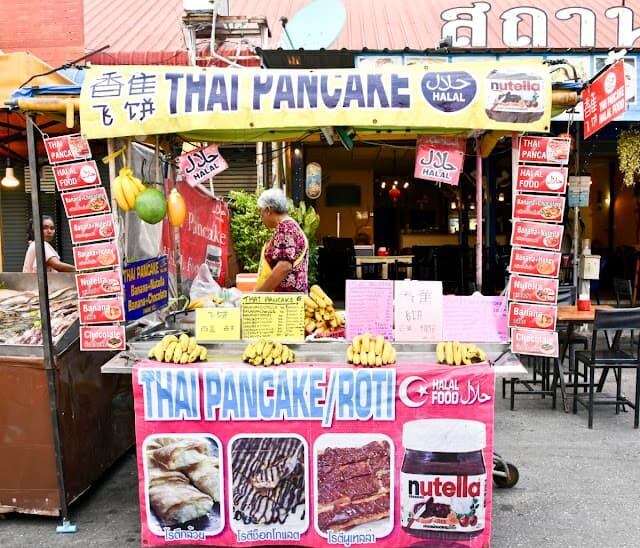 A classic thai pancake/roti stand
