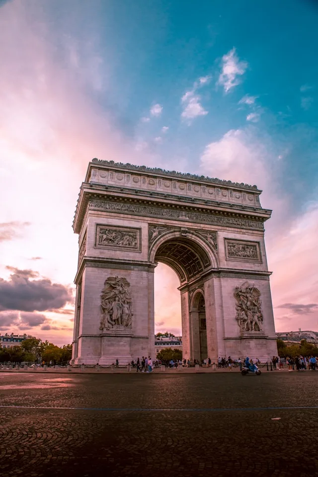 the arc de triomphe on place charles de gaulle in paris france