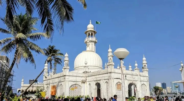 Exterior of thee Haji Ali Dargah in Mumbai, India