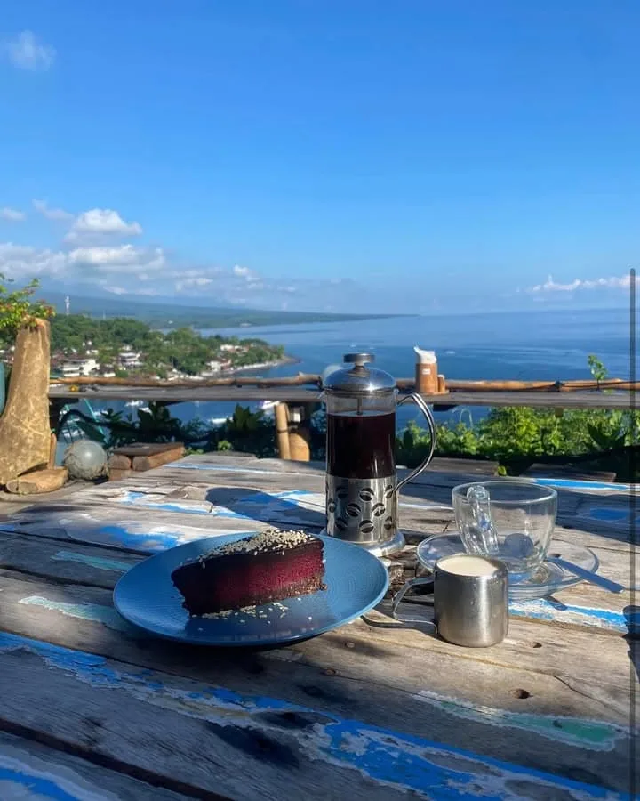 Coffee and vegan cake