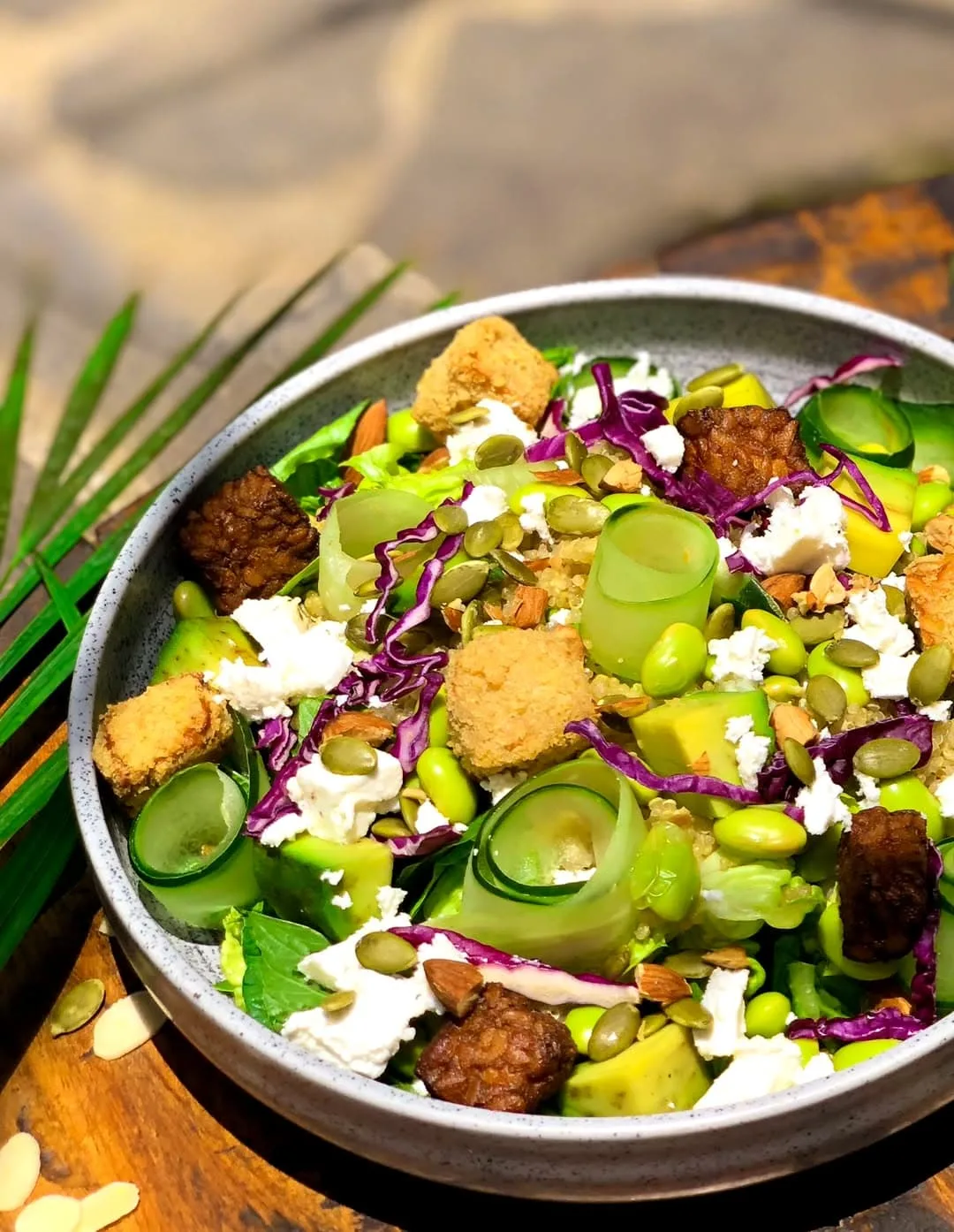 Green bowl salad with falafel