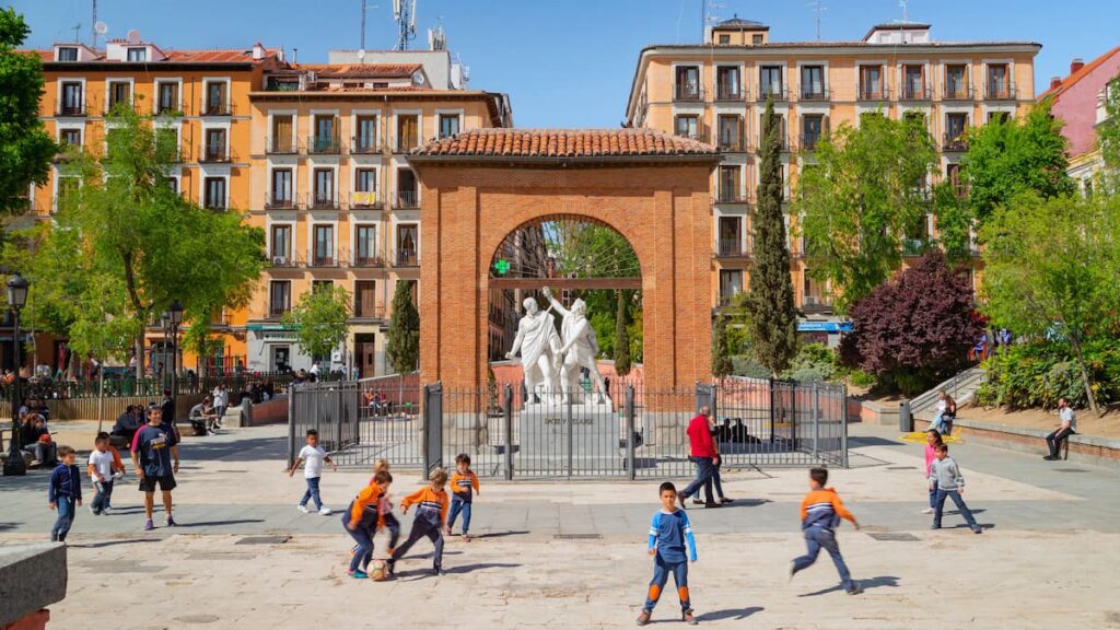 a memorial to the 1808 madrid rebellion in plaza del dos de mayo malasana madrid spain
