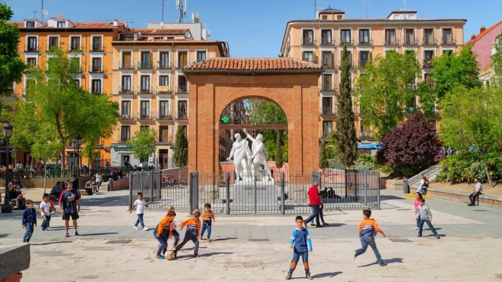 a memorial to the 1808 madrid rebellion in plaza del dos de mayo malasana madrid spain