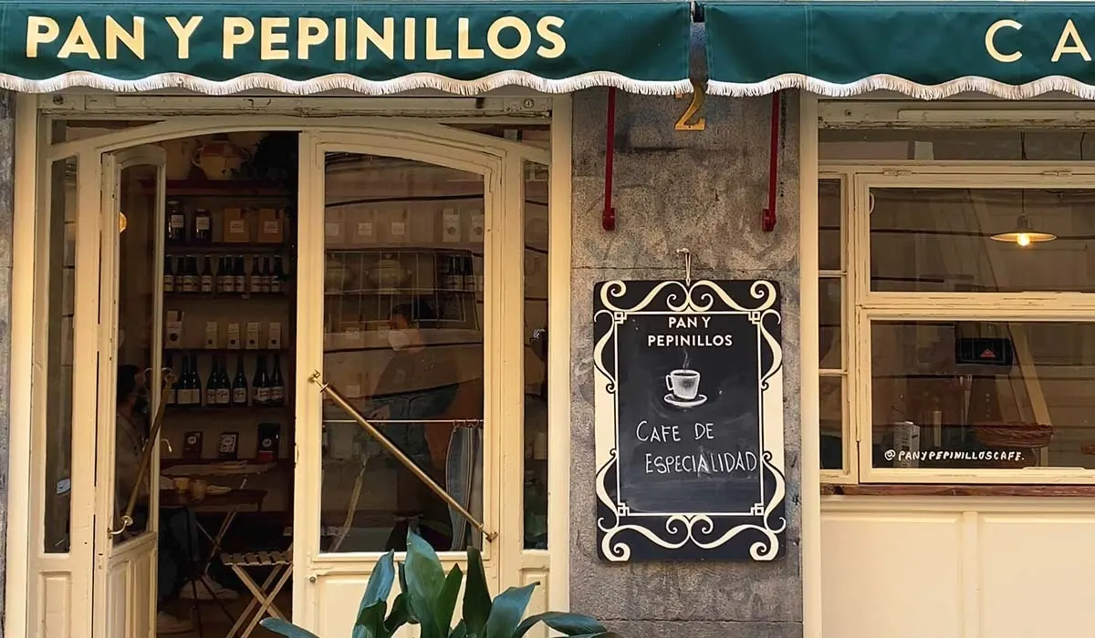pan y pepinillos is one of the best cafes in madrid with a traditional green awning