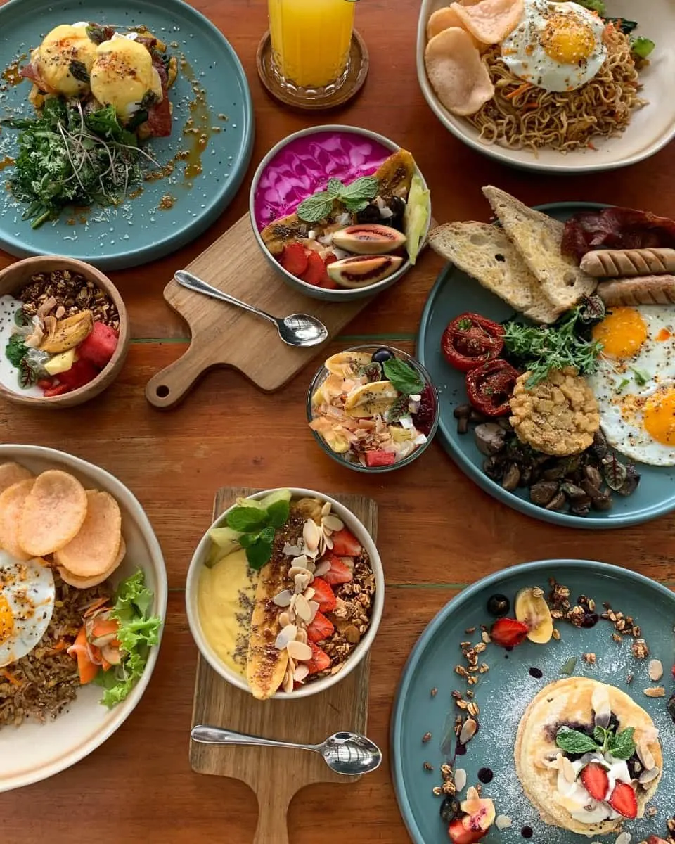 An array of brunch meals, including pancakes, smoothies bowls, fry up, and nasi goreng