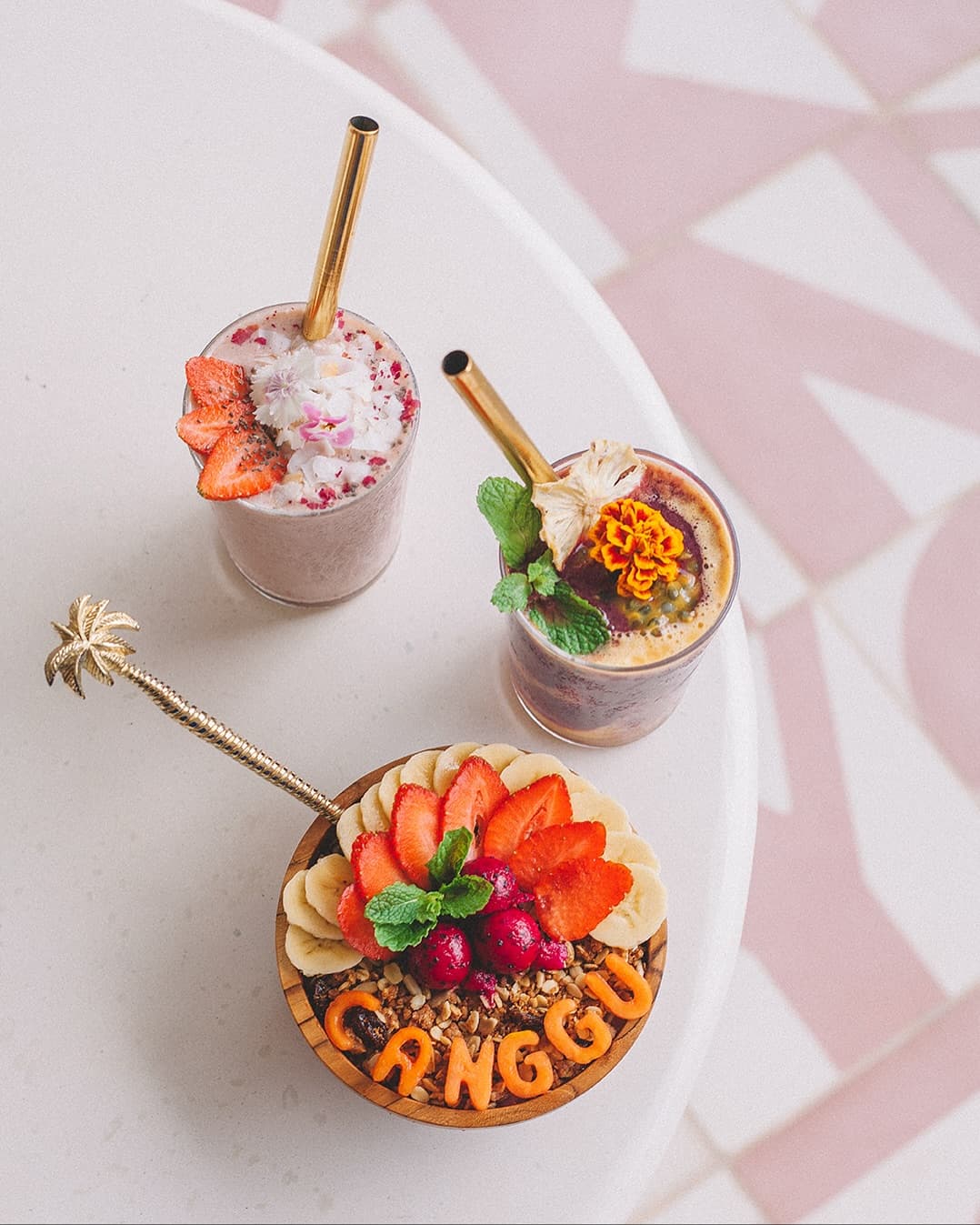 Find Bali's iconic smoothie bowls with fruit cuts here