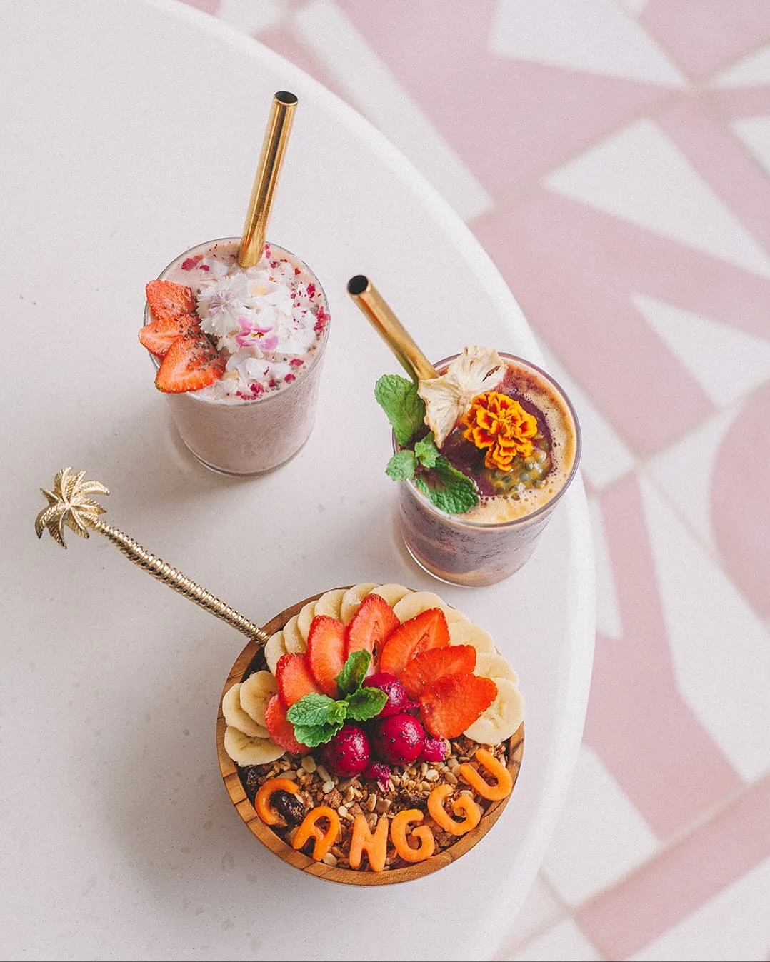 Find Bali's iconic smoothie bowls with fruit cuts here