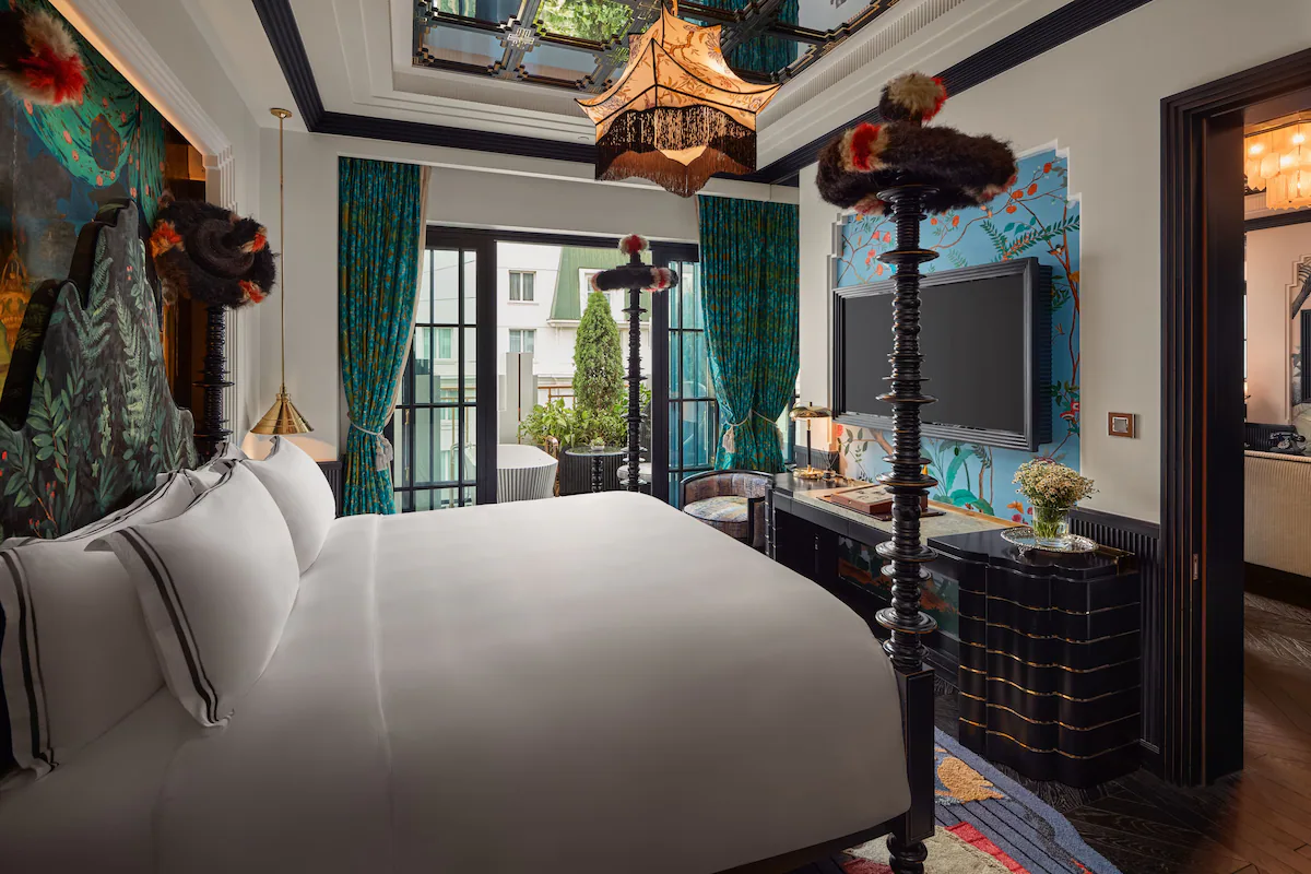 The extra luxurious rooms at the Capella are beautifully decorated adorning Vietnamese lanterns and design