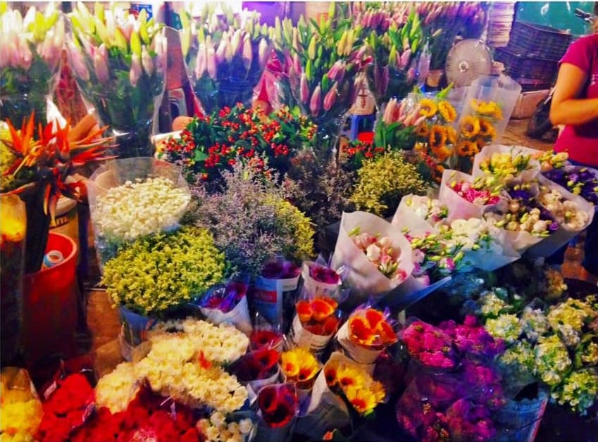 Flower stall at Quảng Bá Flower Market