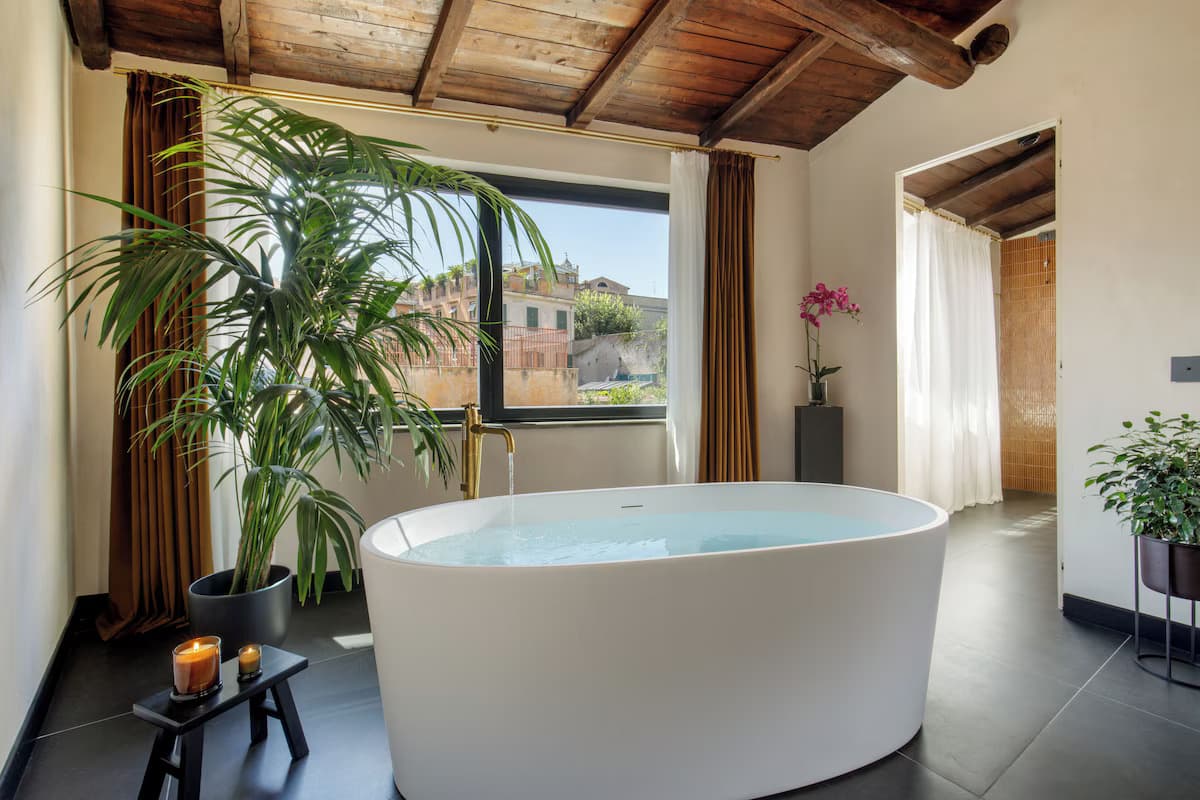 Freestanding bathtub in best area to stay in Rome in Monti
