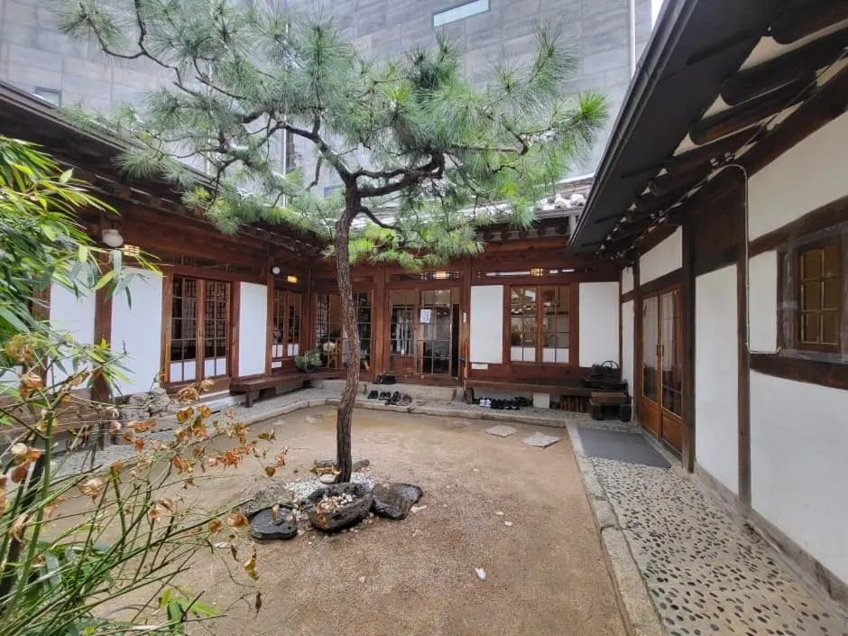 Sinyet chatjip tea house