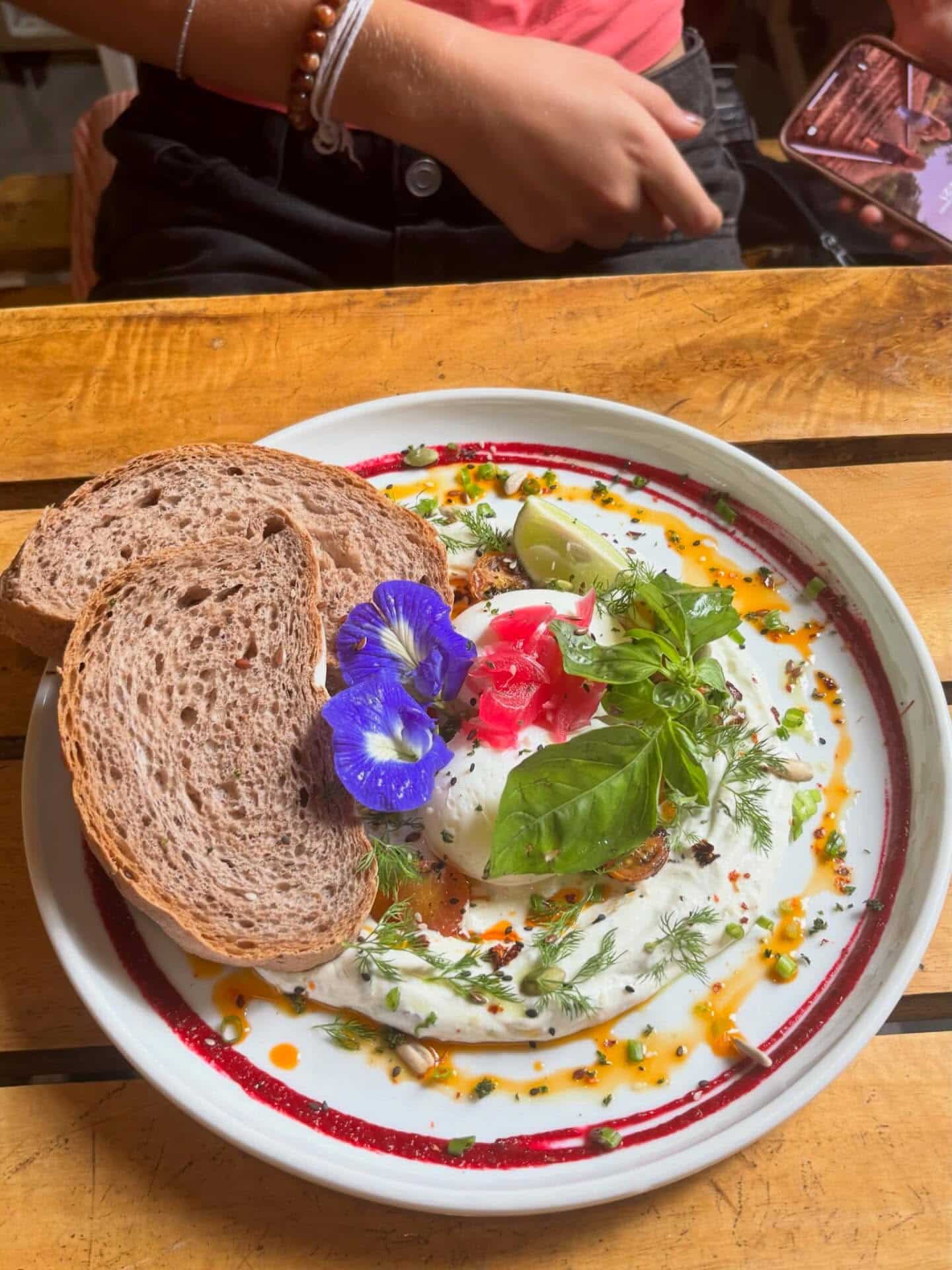 Poached egg with healthbread and dip