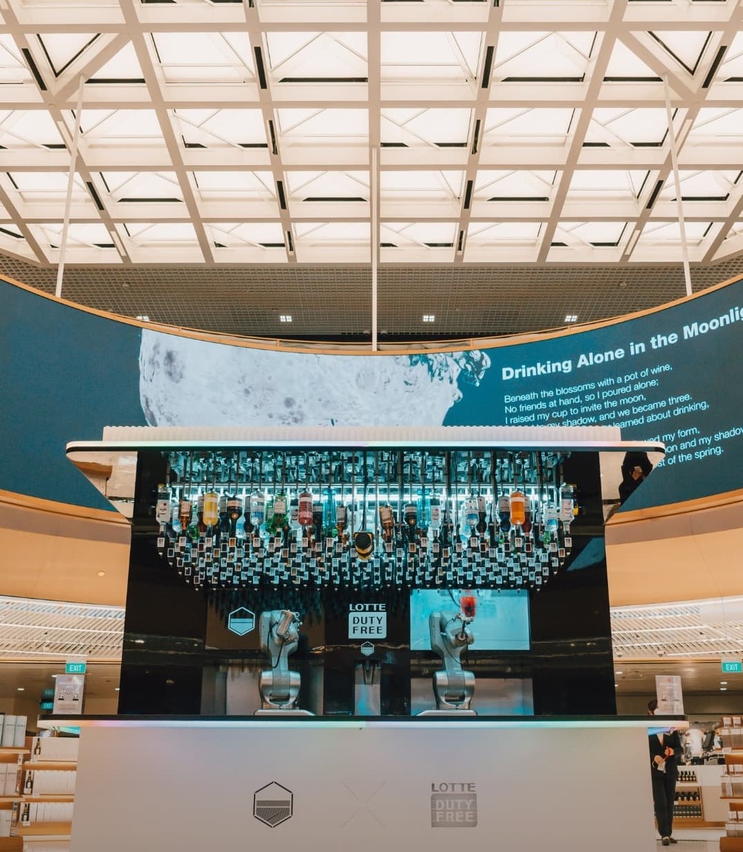 Robot bar in jewel changi T2