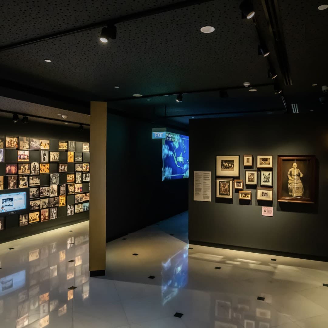 Stories and images from Peranakan families