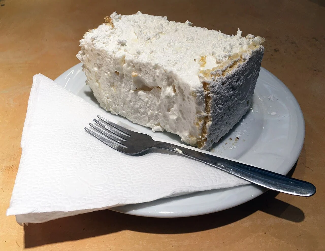 a sampita serbian bosnian cream slice on a white plate