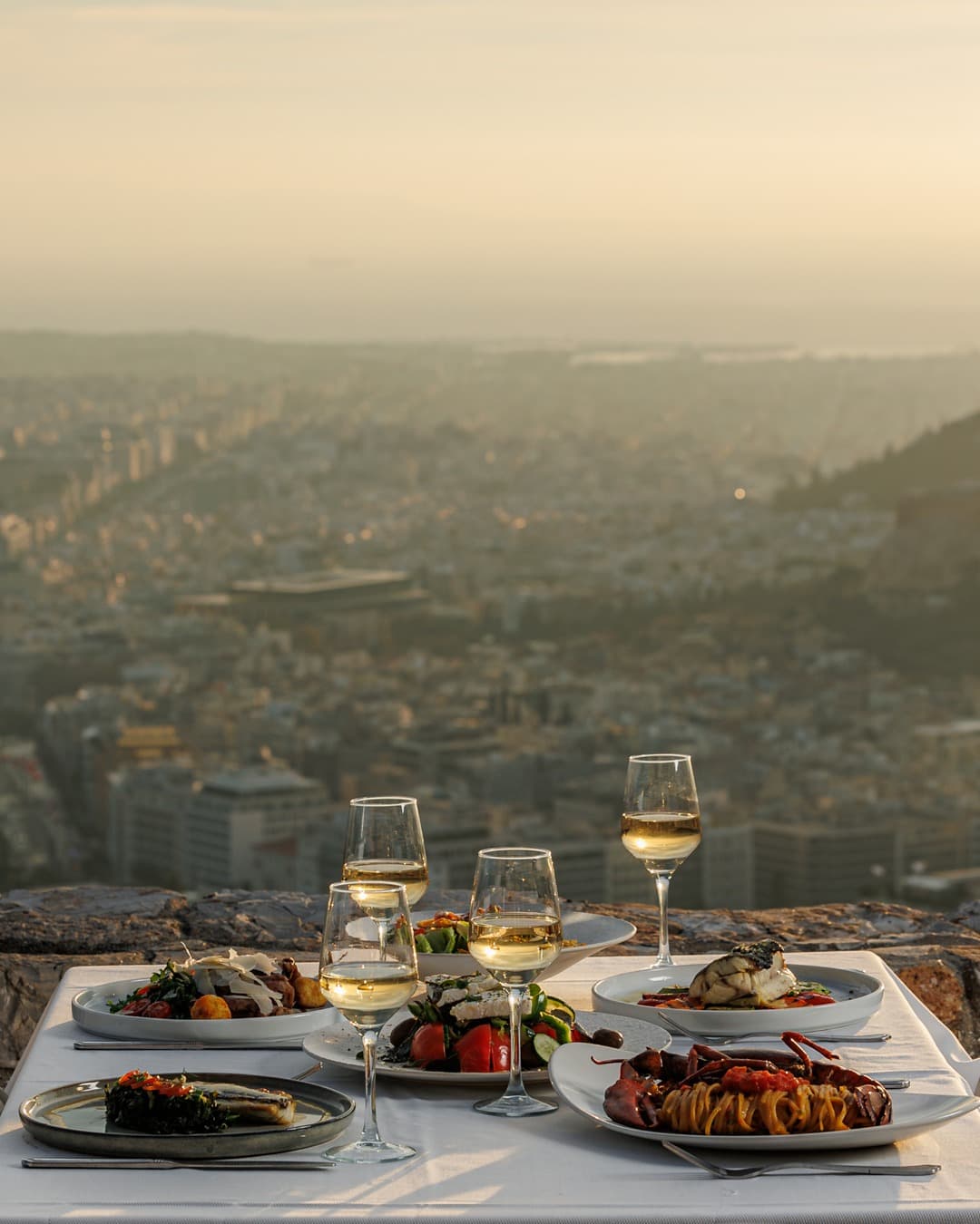 Orizontes Lycabettus restaurant overlooking the city below