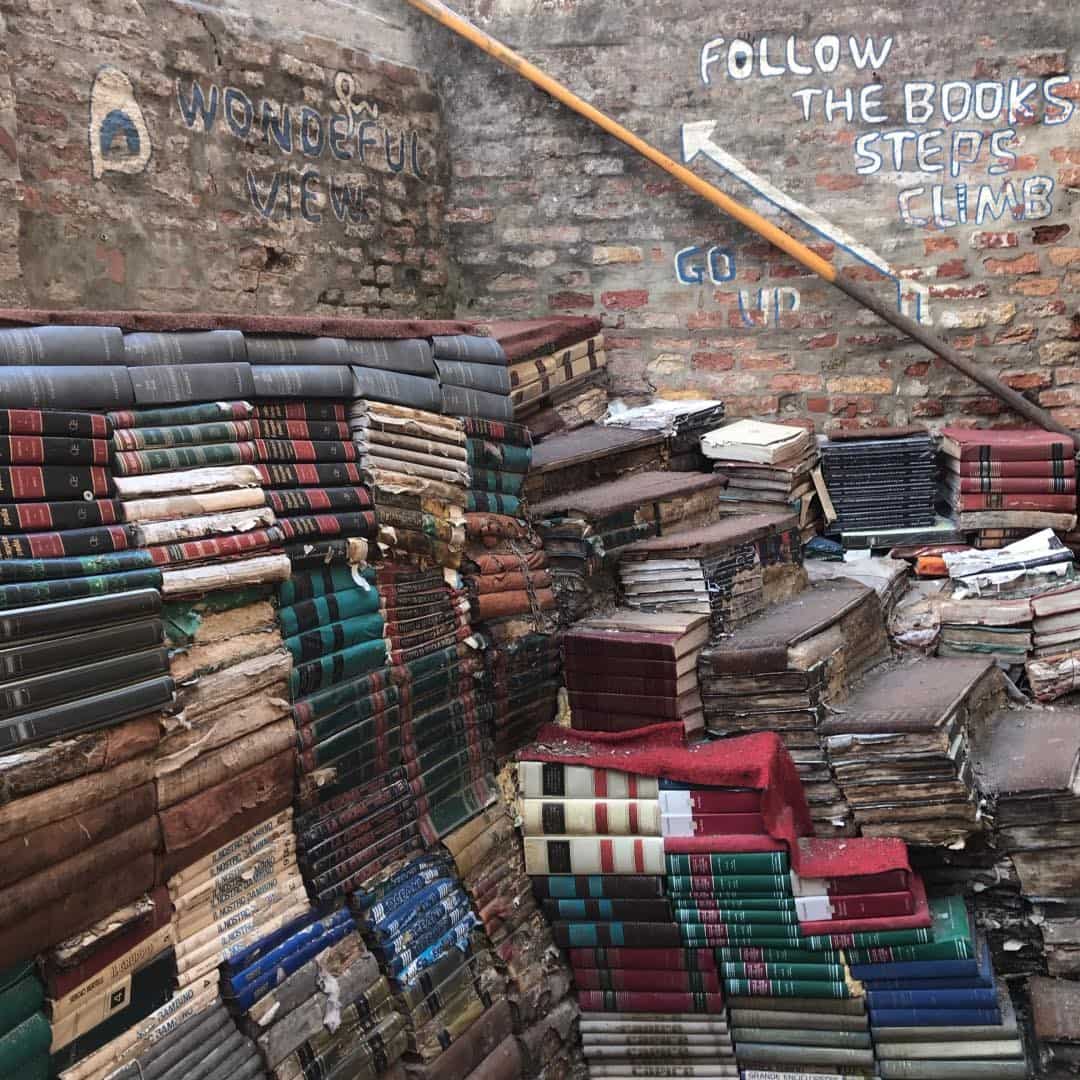 The entrance from the canals to libreria acqua alta