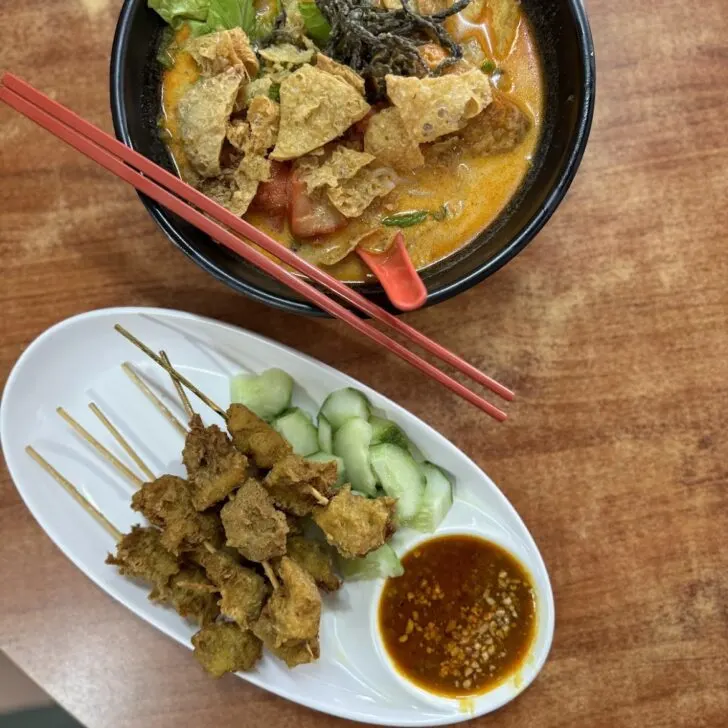 vegetarian food in singapore curry laksa satay yi xin vegetarian