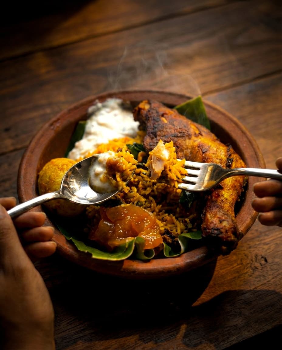 Chicken briyani in a clay pot