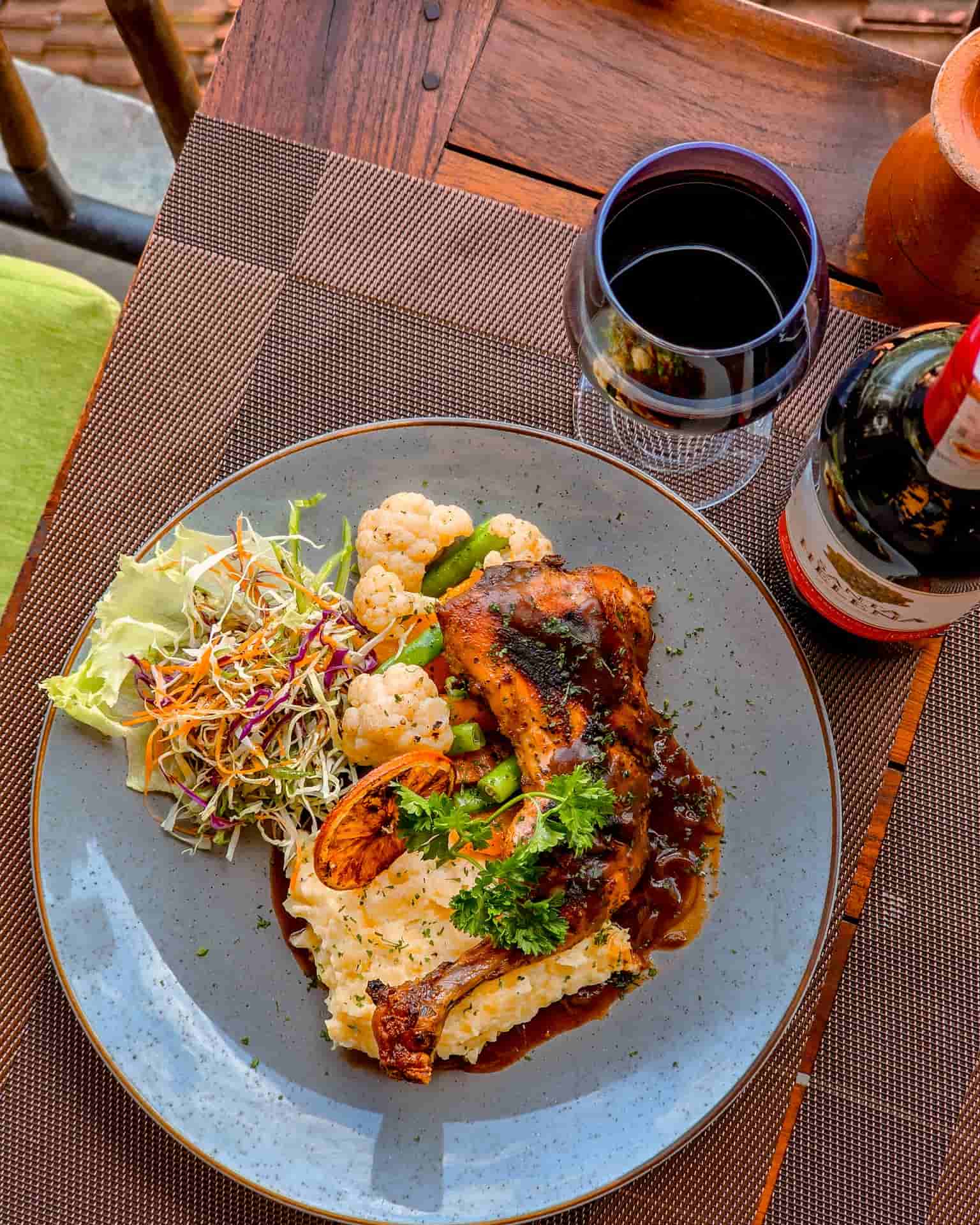 Chicken with mash and vegetables and red wine