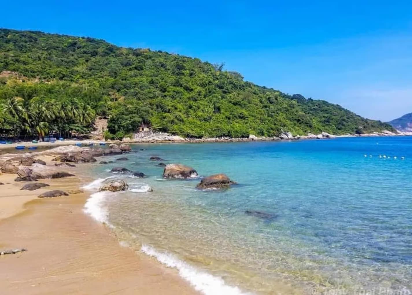 The beach at Cham Island
