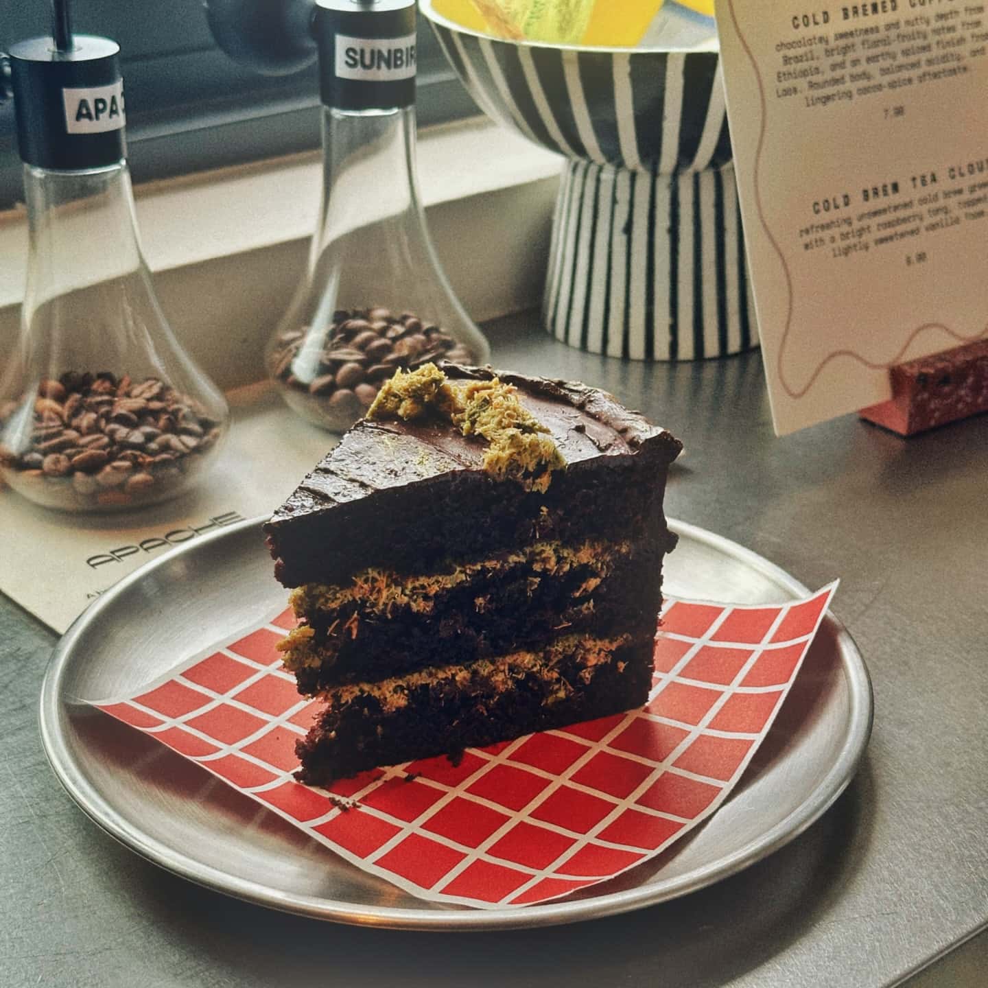 Pistachio kunafa cake