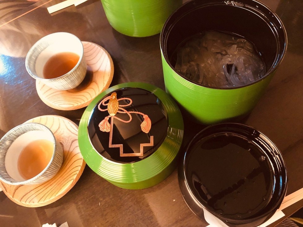 Best matcha in Kyoto - arrowroot noodles served in a traditional lacquer box