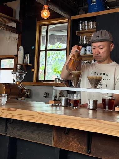 Best coffee in Kyoto Japan - Barista making coffee